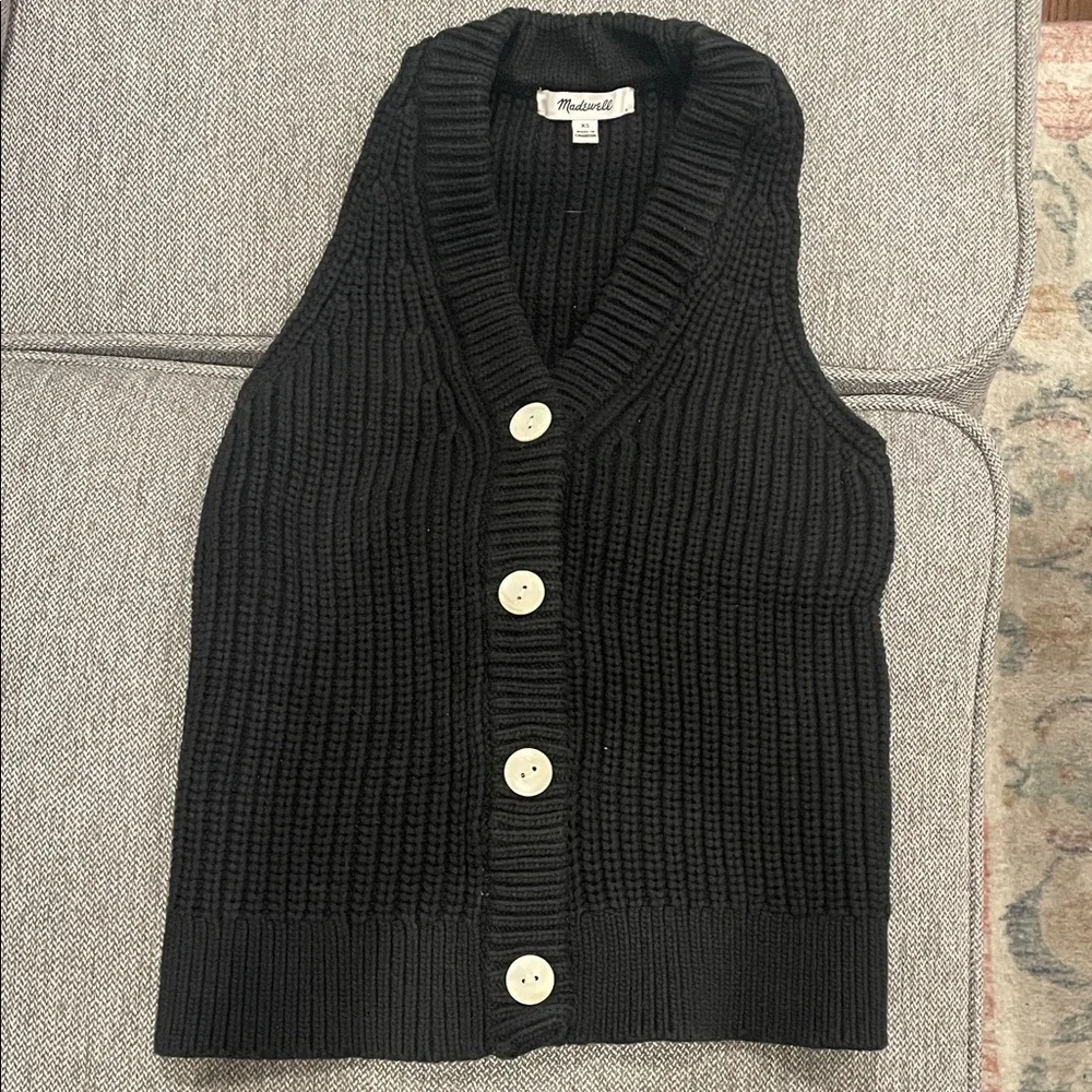 Madewell Black Ribbed Knit Button Vest with Contrast Buttons - Picture 1 of 3